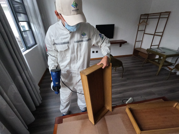 蒼山別墅民宿除甲醛治理施工現(xiàn)場(chǎng)